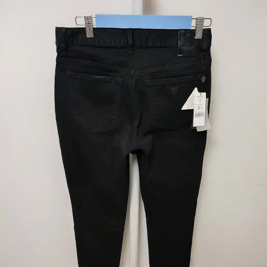 [SOLD OUT] [29] 새상품 게스 여성 스판 청바지 금속 삼각 데님 팬츠