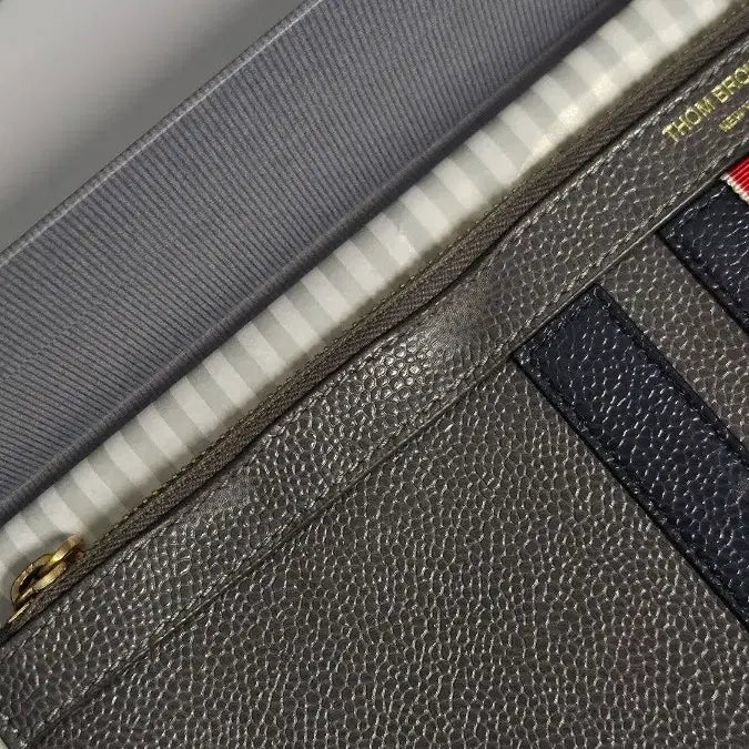 [BUNJANG] Thom Browne Pebble Grain Leather Clutch / (무료배송) {풀구성} 톰브라운 페블 그레인 클러치 풀구성