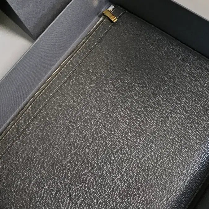 [BUNJANG] Thom Browne Pebble Grain Leather Clutch / (무료배송) {풀구성} 톰브라운 페블 그레인 클러치 풀구성