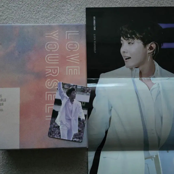 [BUNJANG] BTS J-Hope Love Yourself Seoul DVD Photocard + Poster Set / 방탄 bts 럽셀 서울 콘서트 디비디 제이홉 포카 포토카드 호석 앨범