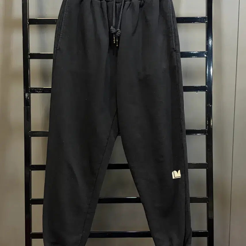 [BUNJANG] Lucky Marché Logo Jogger Sweatpants XS / (XS) 럭키마르쉐 로고 조거 스웨트 팬츠 블랙 2.9