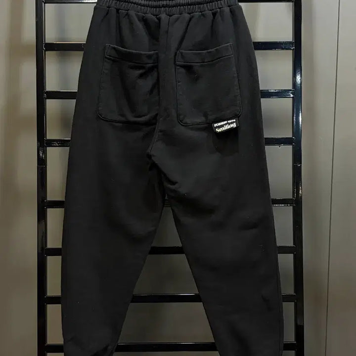 [BUNJANG] Lucky Marché Logo Jogger Sweatpants XS / (XS) 럭키마르쉐 로고 조거 스웨트 팬츠 블랙 2.9