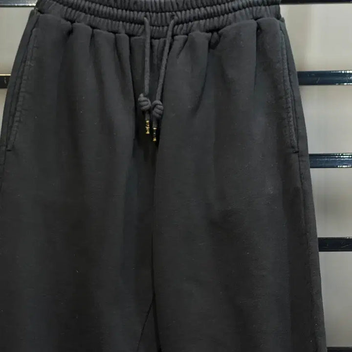 [BUNJANG] Lucky Marché Logo Jogger Sweatpants XS / (XS) 럭키마르쉐 로고 조거 스웨트 팬츠 블랙 2.9