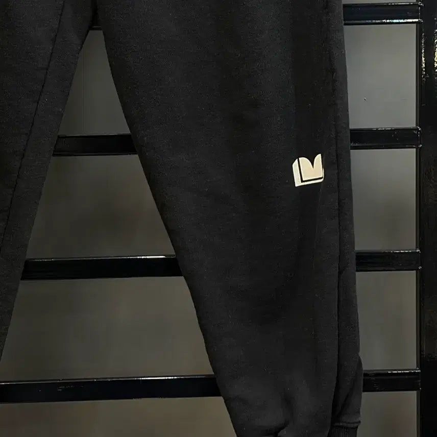 [BUNJANG] Lucky Marché Logo Jogger Sweatpants XS / (XS) 럭키마르쉐 로고 조거 스웨트 팬츠 블랙 2.9