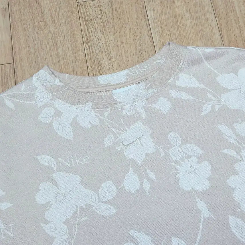 [SOLD OUT] L) 베이지 나이키 크롭 플라워 맨투맨