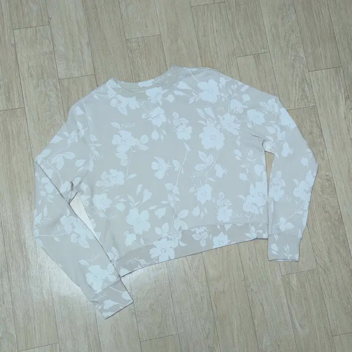 [SOLD OUT] L) 베이지 나이키 크롭 플라워 맨투맨