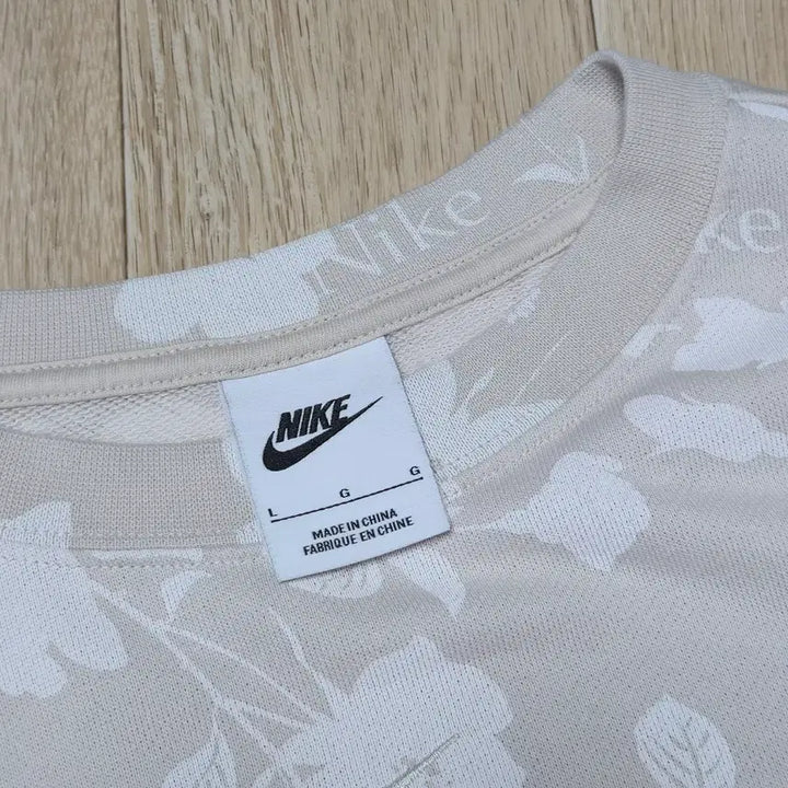 [SOLD OUT] L) 베이지 나이키 크롭 플라워 맨투맨
