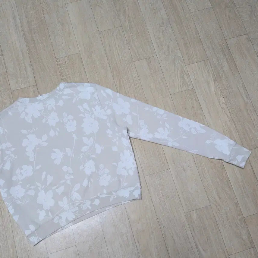 [SOLD OUT] L) 베이지 나이키 크롭 플라워 맨투맨