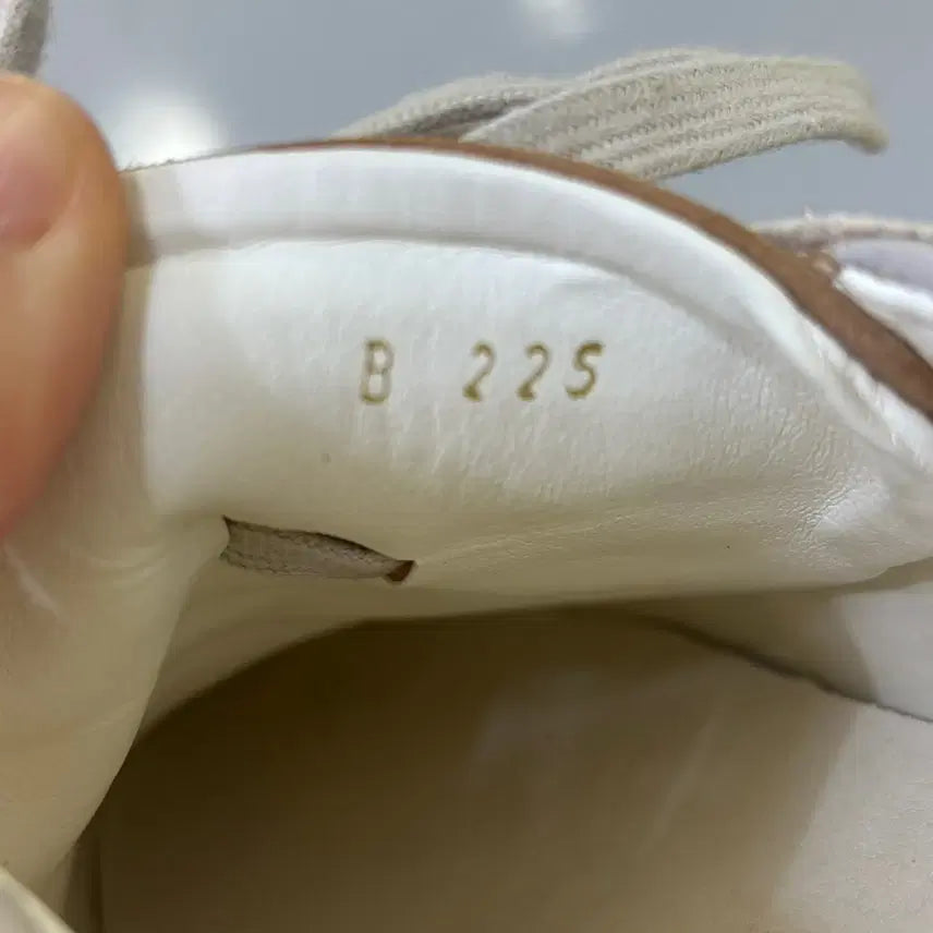 [BUNJANG] MARI 225 Daily Sneakers / 225 MARI 데일리 스니커즈 0309E