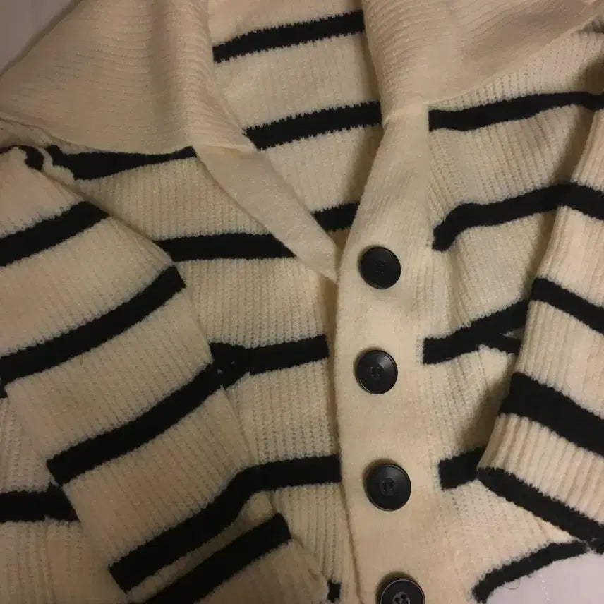 [BUNJANG] Striped Knit Cardigan / 스트라이프 니트 가디건