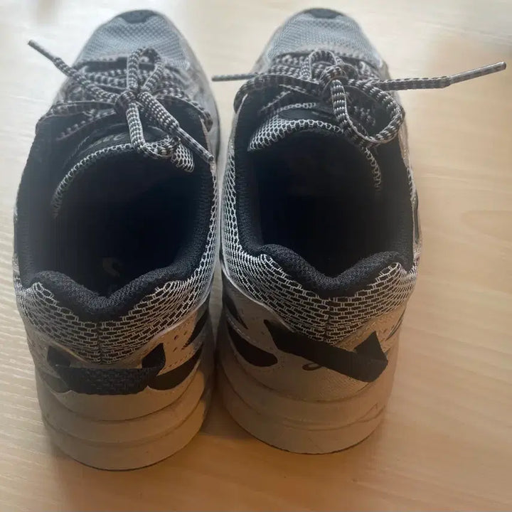 [BUNJANG] Asics Gel Venture 6 Feather Gray Black 250 Sneakers / 아식스 젤 벤처 6 페더 그레이 블랙 250