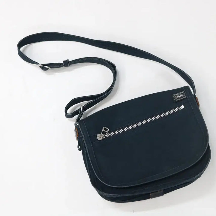 [BUNJANG] Porter Navy Canvas Messenger Bag / PORTER 포터 가죽 트리밍 네이비 캔버스 메신저백