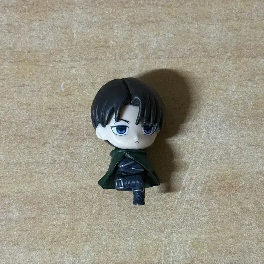 [BUNJANG] Attack on Titan Levi Ackerman Hugcote Figure / 진격의거인 진격거 리바이 아커만 허그코트