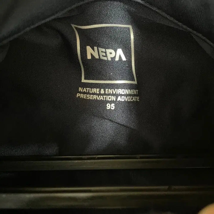 [BUNJANG] Nepa Functional Half-Zip T-shirt / M 네파 등산 반집업 기능성 반팔티 N.7947