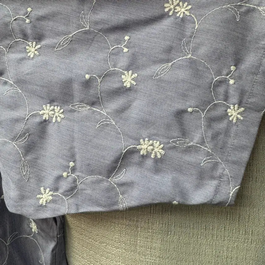 [SOLD OUT] 랑방 컬렉션 플라워 자수 반팔셔츠 (105)