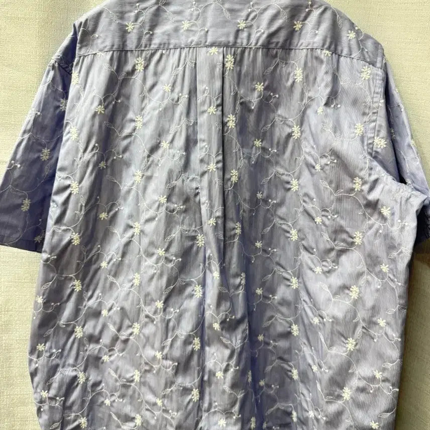 [SOLD OUT] 랑방 컬렉션 플라워 자수 반팔셔츠 (105)