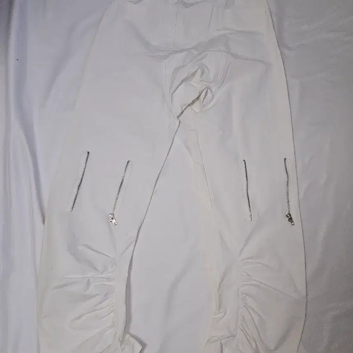 [BUNJANG] I Feel Lucky White Zipper Docking Pants / 아이필럭키 화이트 지퍼바지 도킹팬츠