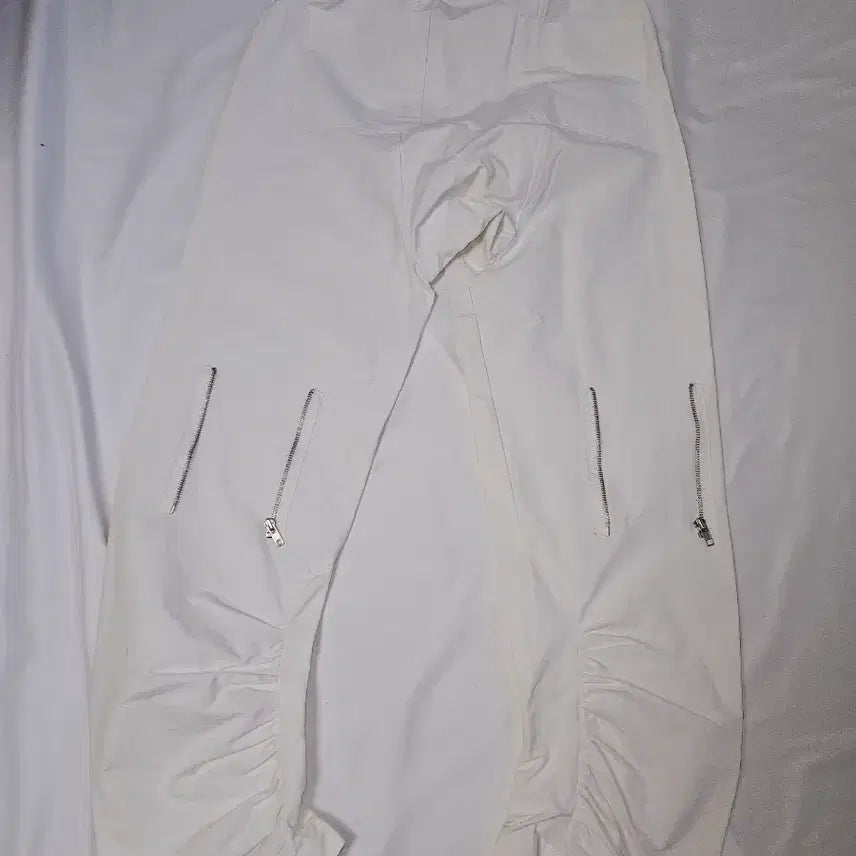 [BUNJANG] I Feel Lucky White Zipper Docking Pants / 아이필럭키 화이트 지퍼바지 도킹팬츠