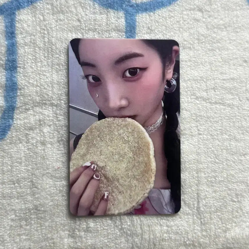 [BUNJANG] TWICE Dahyun Photocard / 트와이스 공방 포카 this is for  다현