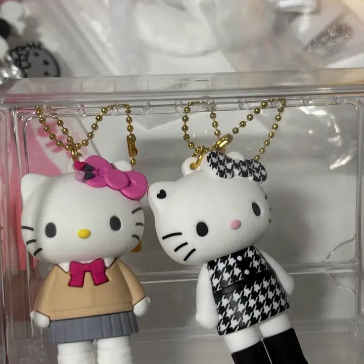 [BUNJANG] Hello Kitty 50th Anniversary Museum Keyring / 헬로키티 50주년 박물관 키링