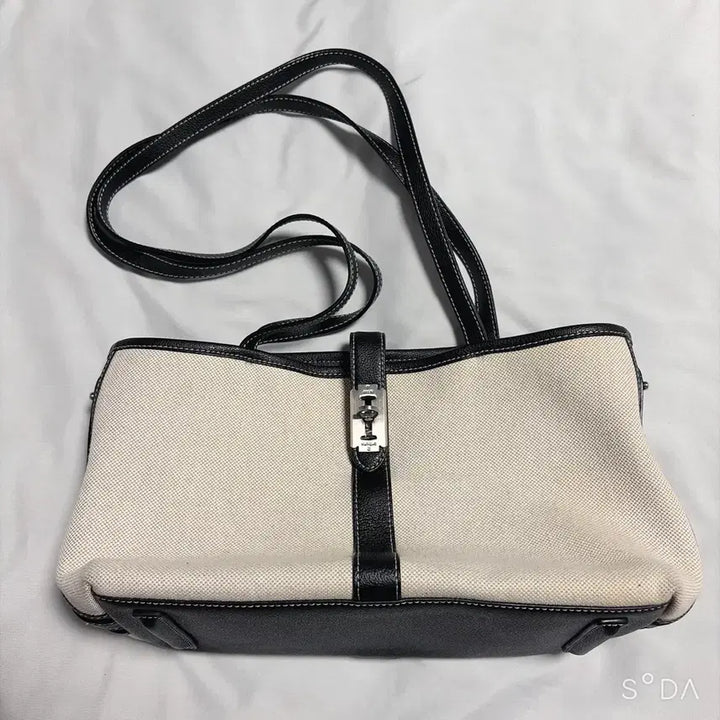 [BUNJANG] Vunque Pestone Shoulder Bag / 분크 페스토네 숄더백