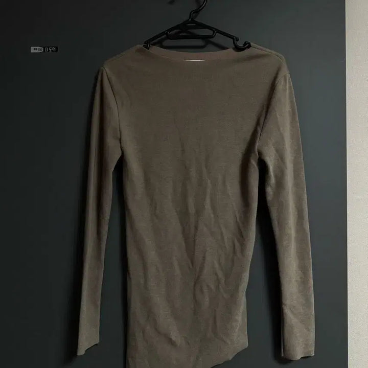 [BUNJANG] Beige Cutting Long Sleeve T-shirt / 베이지 컷팅 긴팔 티셔츠