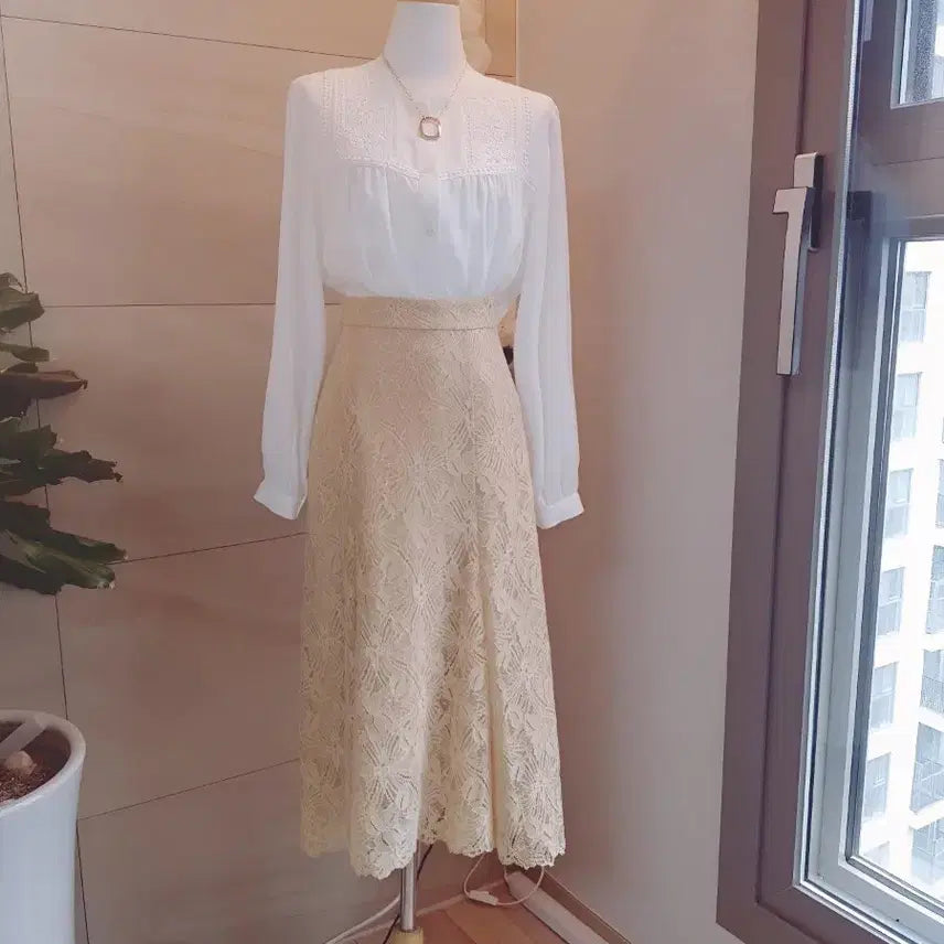 [BUNJANG] MICHAA French Lace Mermaid Skirt / 정가96만 미샤 프랑스 레이스 스커트  새상품 하객룩 추천