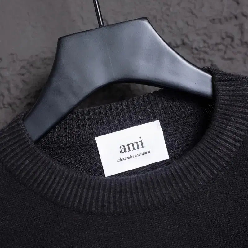 [BUNJANG] Ami Small Heart Black Knit Sweater / 아미 스몰 하트 블랙 니트