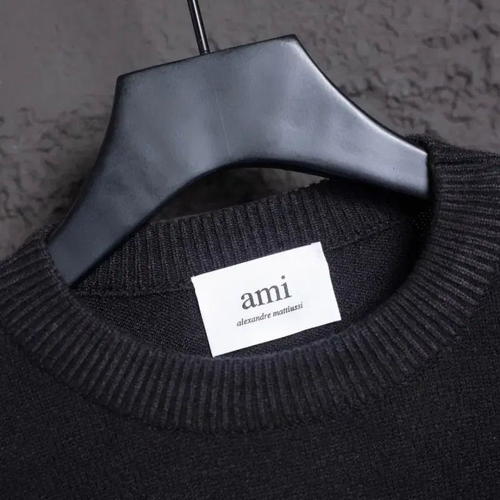 [BUNJANG] Ami Small Heart Black Knit Sweater / 아미 스몰 하트 블랙 니트