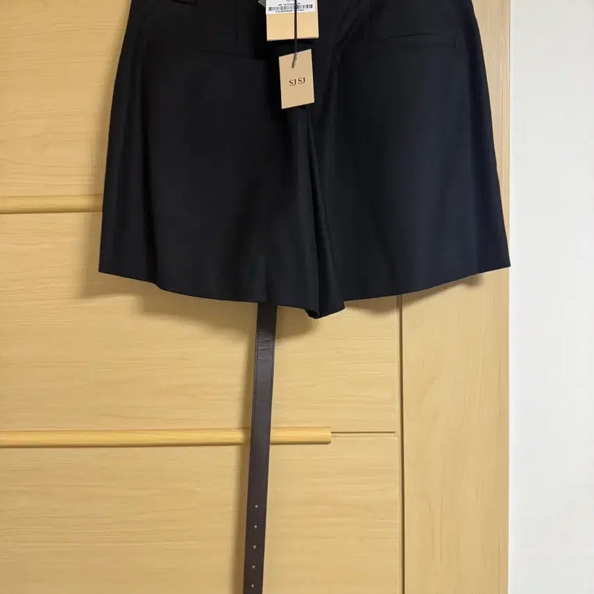 [BUNJANG] SJSJ Wool Blend Belted Culottes Shorts / SJSJ 울 블렌드 벨티드 퀼로트 숏츠