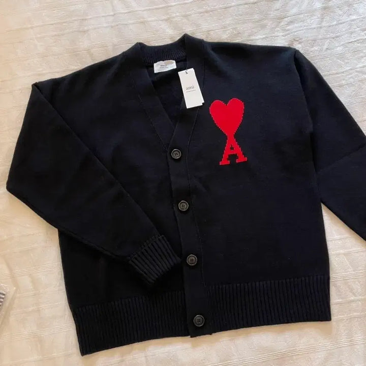 [BUNJANG] BTS (ARMY) Heart Logo Black Cardigan / 아미 하트 로고 블랙 가디건