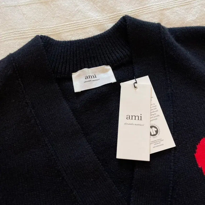 [BUNJANG] BTS (ARMY) Heart Logo Black Cardigan / 아미 하트 로고 블랙 가디건