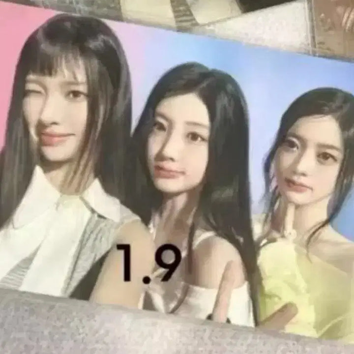 [BUNJANG] ILLIT Concert Chaewon Photocard / 아일릿 콘서트 후드포카 포토카드 미공포 민주 원희 윤아