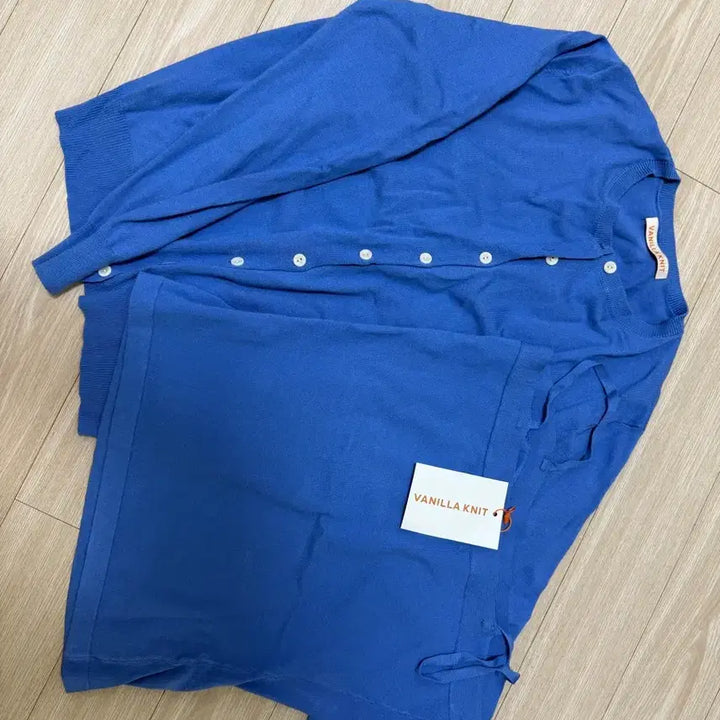 [SOLD OUT] 바닐라니트데이지 베이직 니트 가디건 새상품