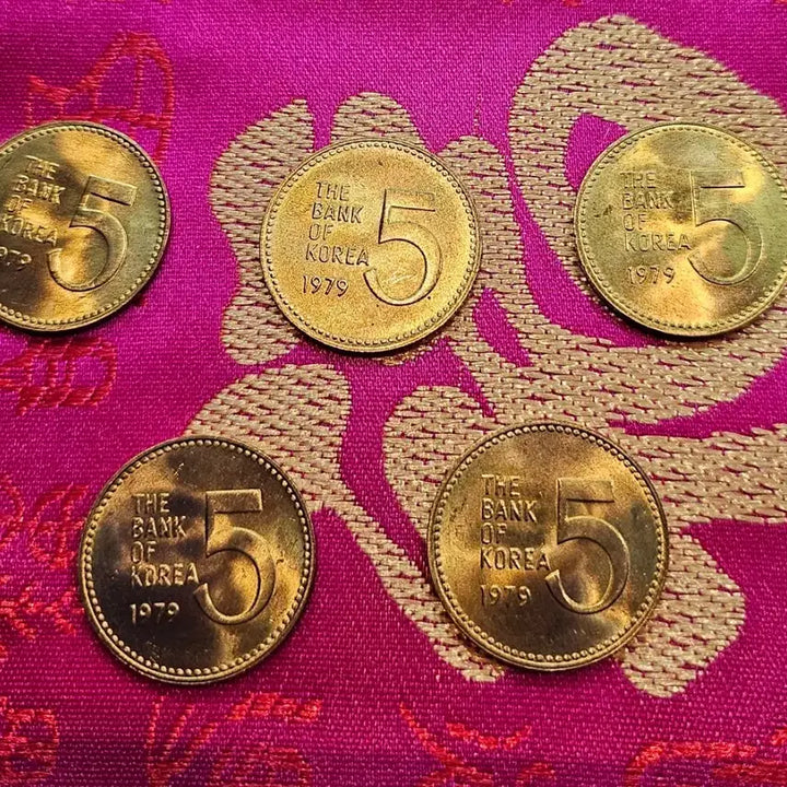 [BUNJANG] 1979 Bank of Korea 5 Won Coins (Bundle of 5) / 1979년 한국은행 5원 5개 일괄