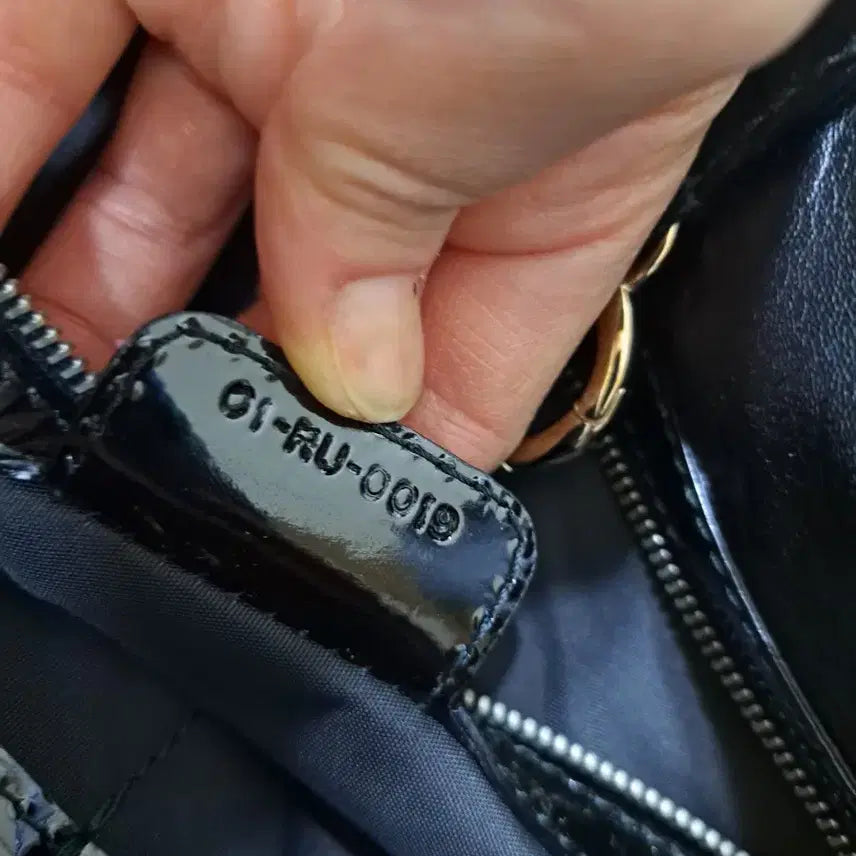 [BUNJANG] Dior Vintage Croc Patent Shoulder Bag / 디올(Dior)빈티지 크로커 페이턴트 숄더백/메탈 핸들/정품