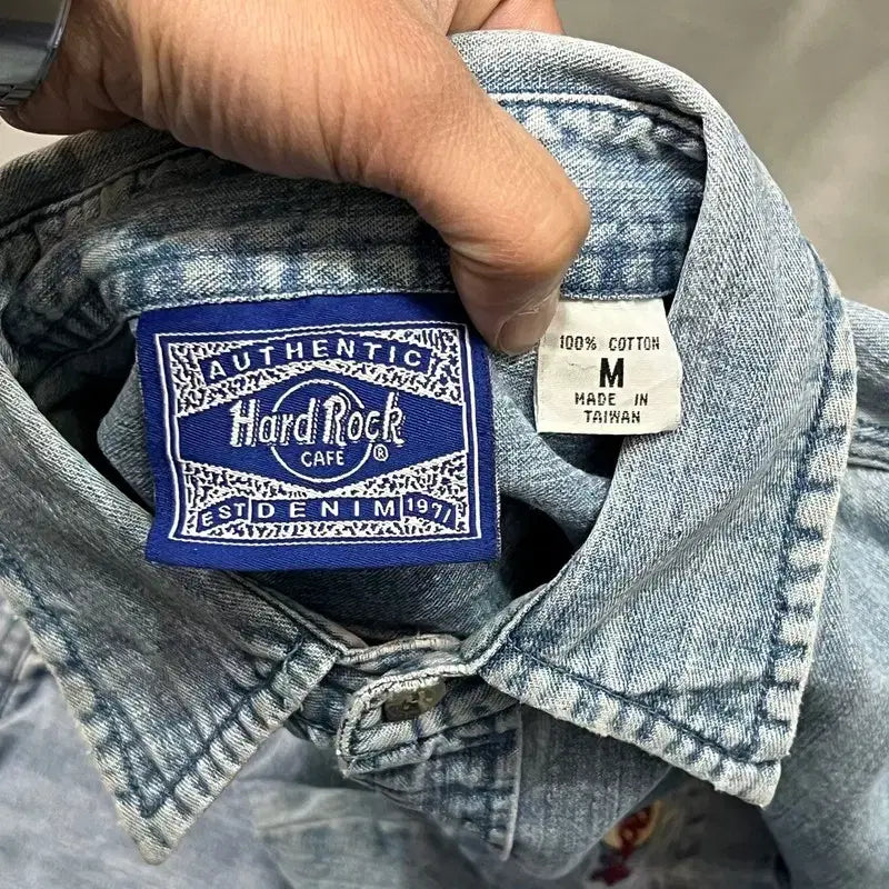 [BUNJANG] Hard Rock Cafe Embroidered Denim Shirt / 하드락카페 자수 데님 셔츠 y15809
