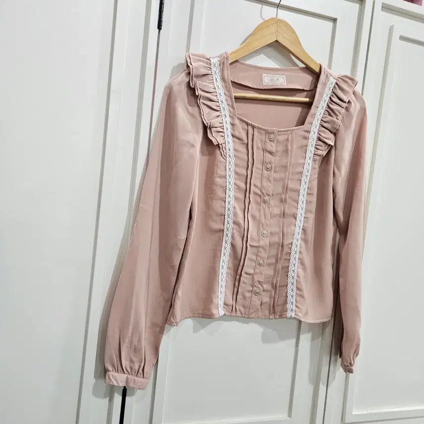 [BUNJANG] Penderie Lace Frill Blouse / 펜더리 레이스 프릴 블라우스