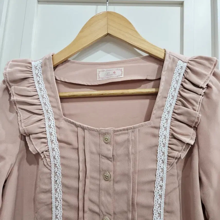 [BUNJANG] Penderie Lace Frill Blouse / 펜더리 레이스 프릴 블라우스