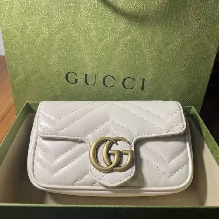 [BUNJANG] Gucci GG Marmont Matelassé Super Mini Bag White / 구(찌) GG 마몽 마틀라세 가죽 수퍼 미니백 화이트 476433