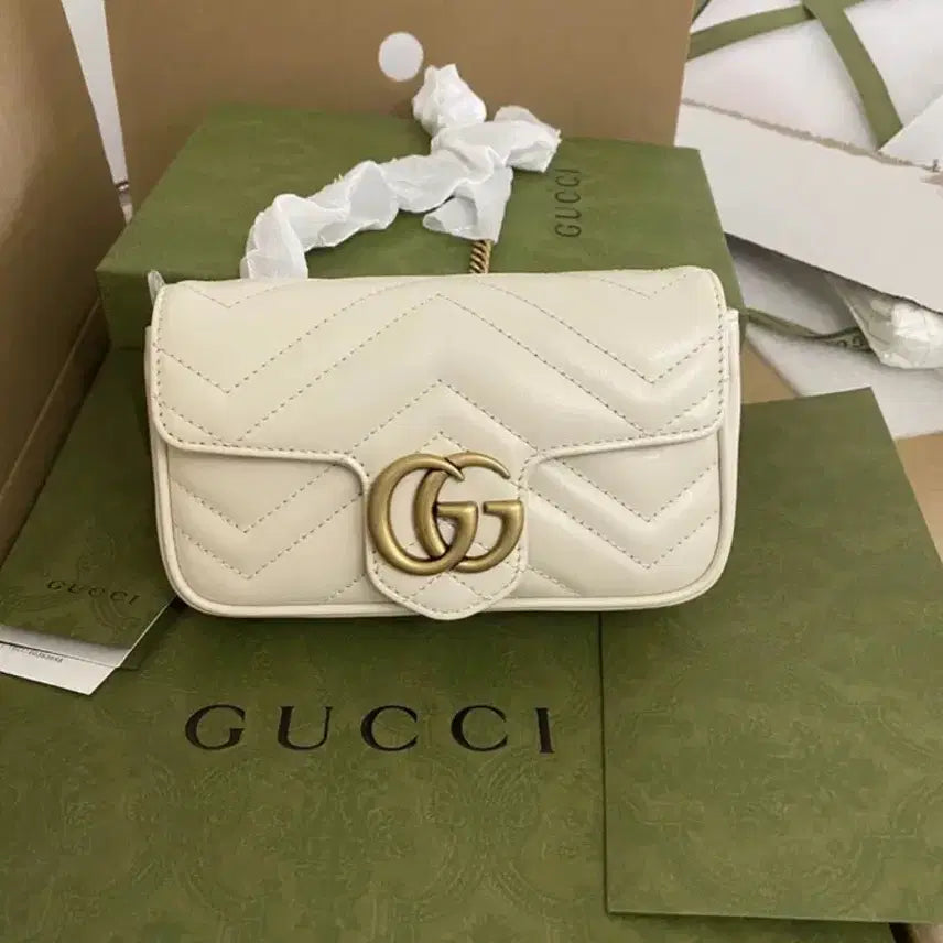 [BUNJANG] Gucci GG Marmont Matelassé Super Mini Bag White / 구(찌) GG 마몽 마틀라세 가죽 수퍼 미니백 화이트 476433