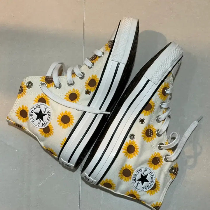 [BUNJANG] Converse Chuck Taylor All Star 70 Sunflower Custom Sneakers / 컨버스 척 테일러 올스타 70 해바라기 커스텀 230