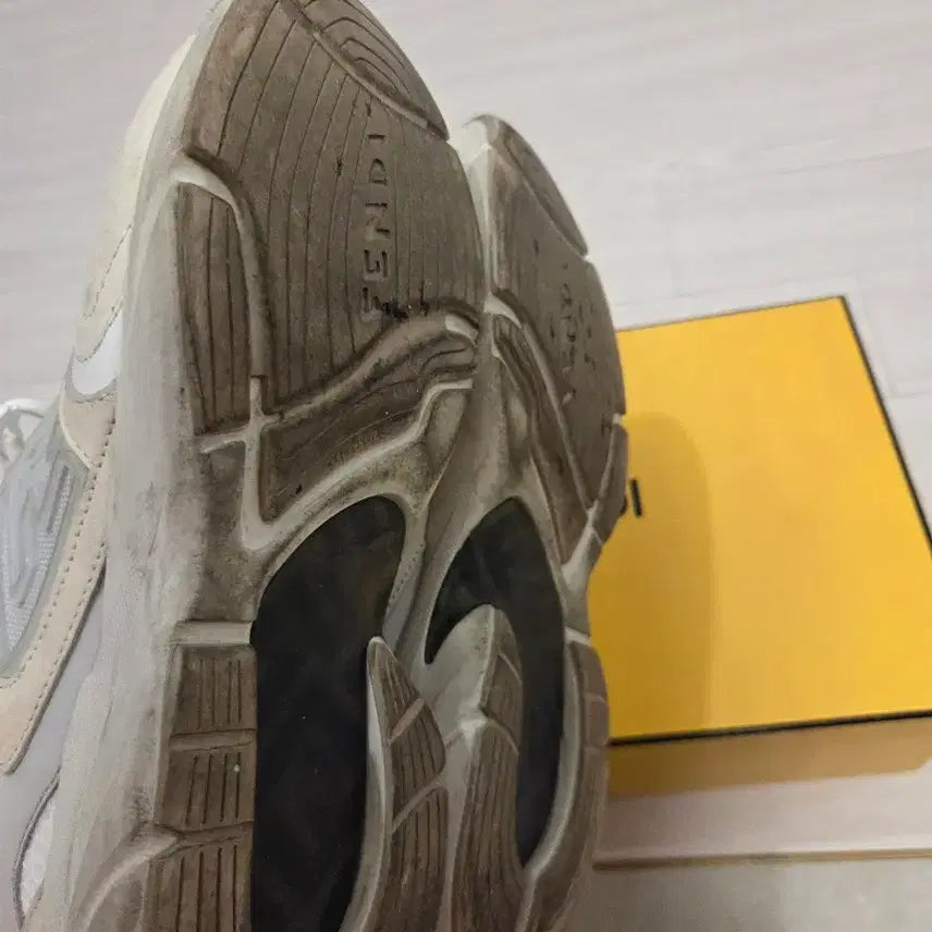[BUNJANG] FENDI Sneakers Shoes / 펜디 FENDI 스니커즈 신발 8.5 싸게 팝니다