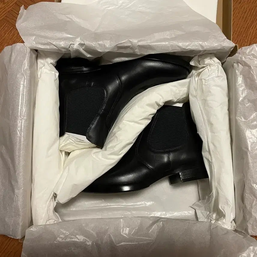 [BUNJANG] Cuérn Prague Chelsea Boots / 쿠에른 프라하 첼시부츠
