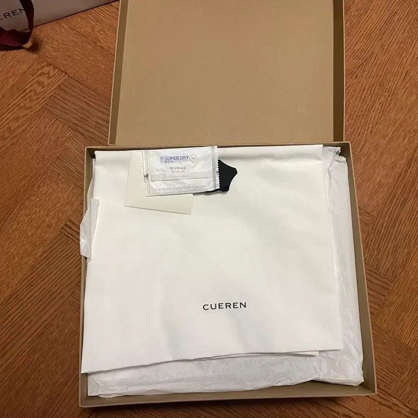[BUNJANG] Cuérn Prague Chelsea Boots / 쿠에른 프라하 첼시부츠