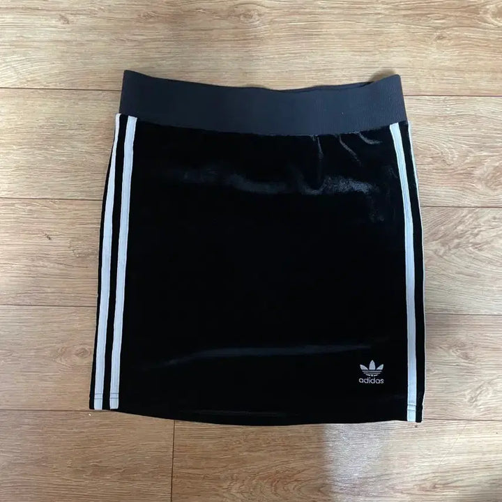 [BUNJANG] Adidas Black Velvet Skirt / 아디다스 블랙 벨벳 스커트 치마
