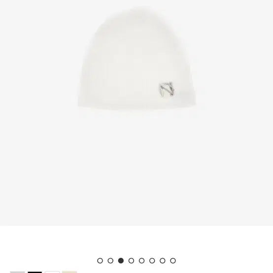 [BUNJANG] Newalrin Emblem Fur Beanie / 뉴왈린 엠블럼 퍼 비니 화이트 emblem Fur Beanie