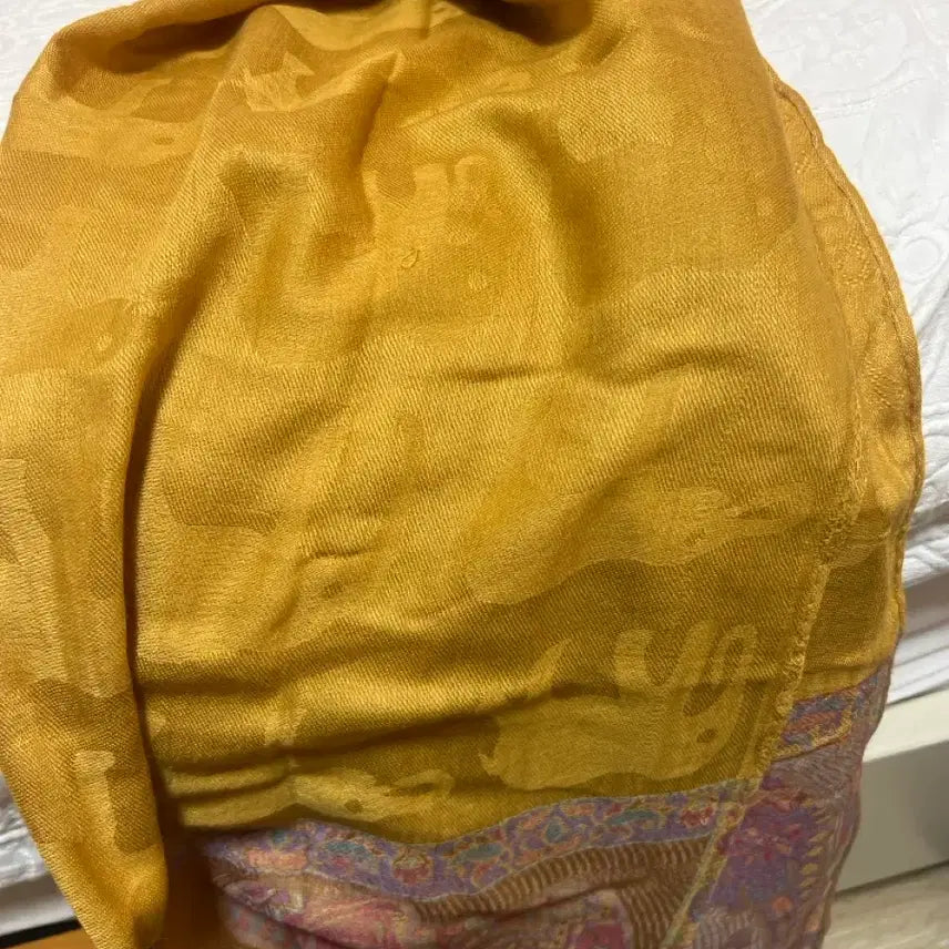 [BUNJANG] Pakistan Gold Pattern Tassel Scarf 100% Cashmere / (파키스탄) 100프로 캐시미어 골드 패턴 태슬 스카프 숄