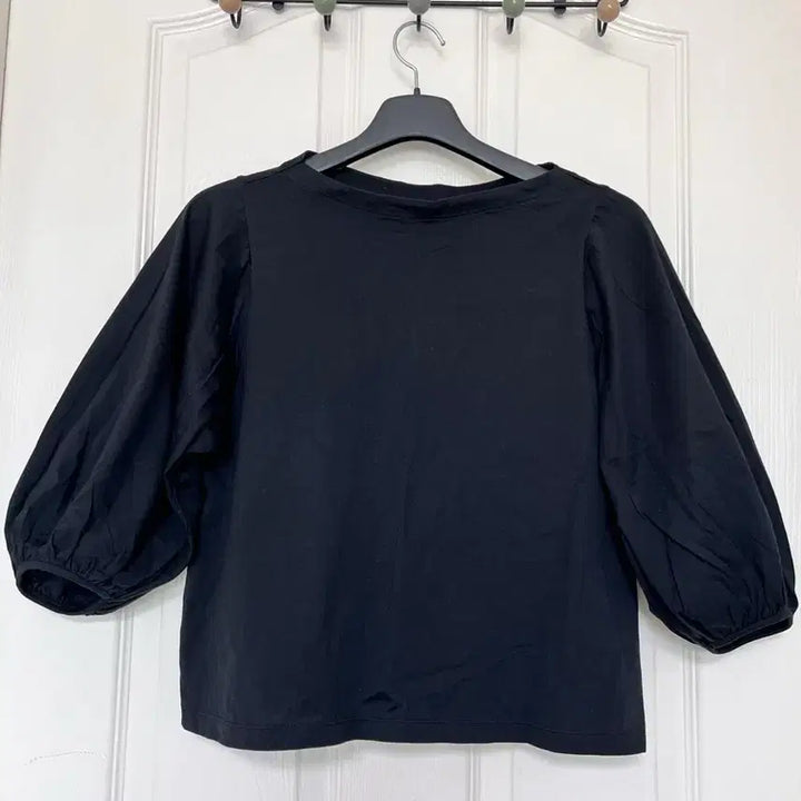 [BUNJANG] Uniqlo Black Puff Sleeve T-shirt / 유니클로 블랙 퍼프 티셔츠