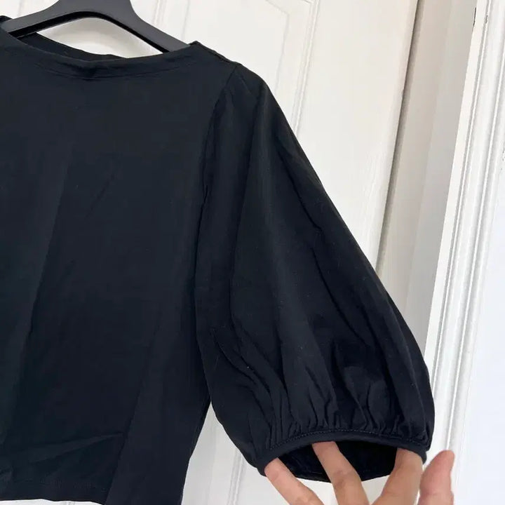 [BUNJANG] Uniqlo Black Puff Sleeve T-shirt / 유니클로 블랙 퍼프 티셔츠